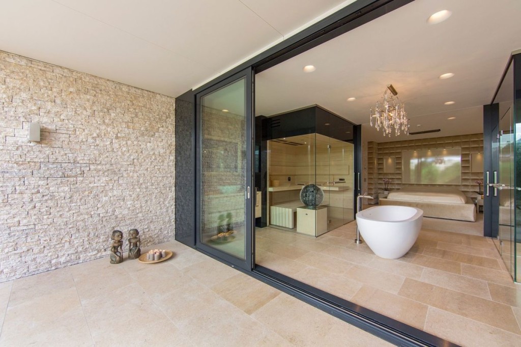 Villa-New-Water-by-Waterstudio.NL-bathroom-spaciousness