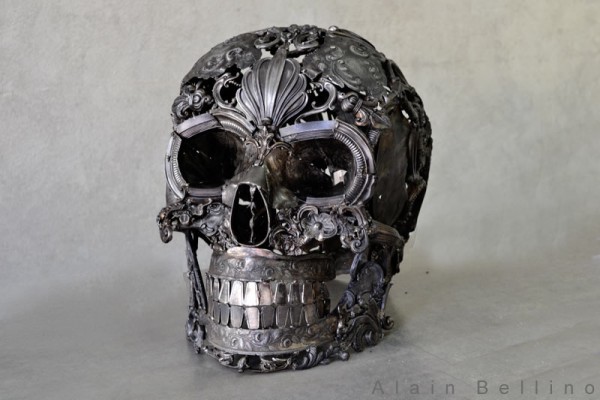 cool-metal-skull-sculpture-600x400