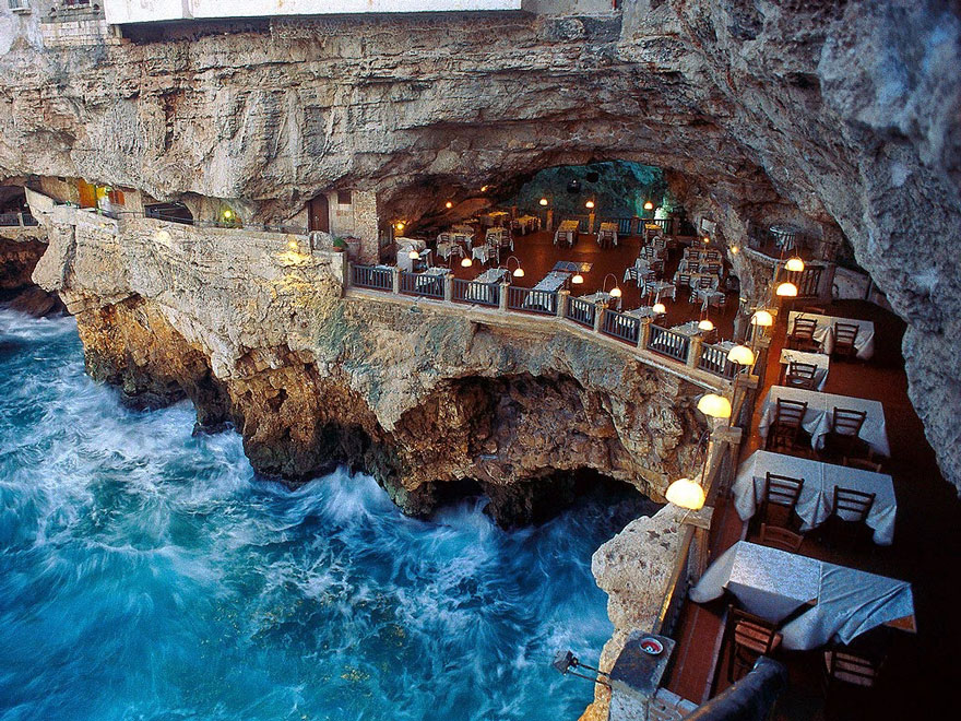 Csodás étterem egy barlang belsejében