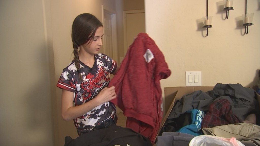 1000 kabátot gyűjtött össze a hajléktalanoknak a 12 éves lány