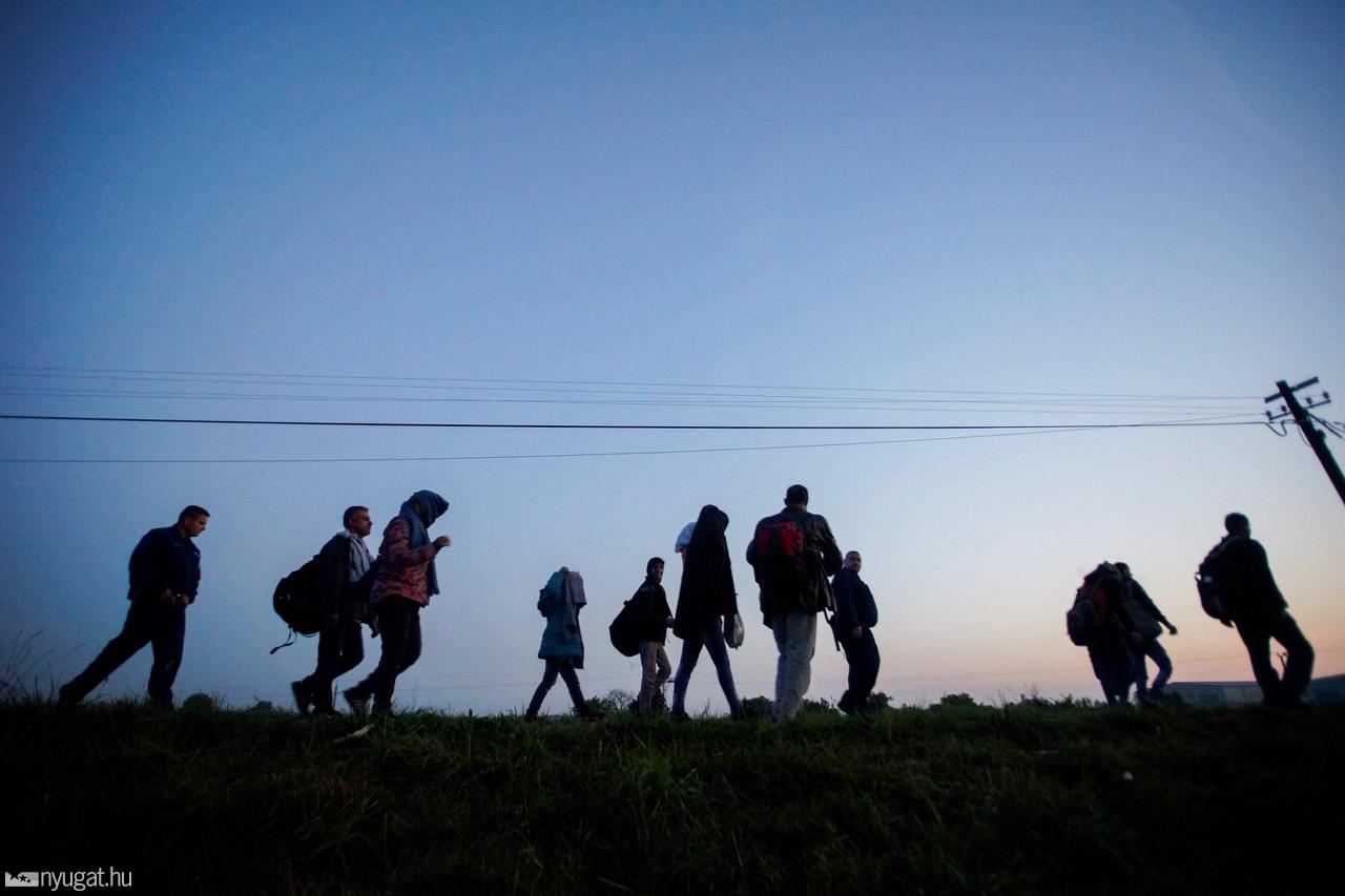 Még nem érzékelhető a szerb-horvát határon, hogy Macedóniába nem léphetnek be a migránsok
