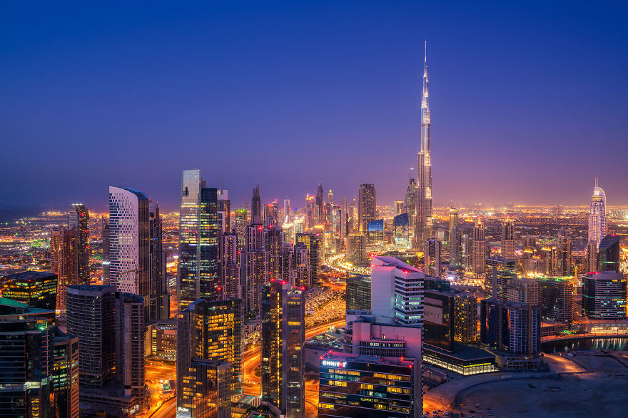 night-time-dubai-looks-like-it-came-straight-from-a-sci-fi-movie-6__880