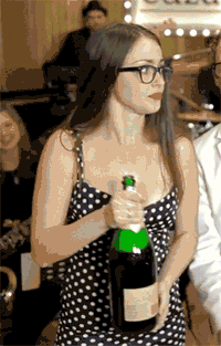 Poénos pezsgőnyitások- videó