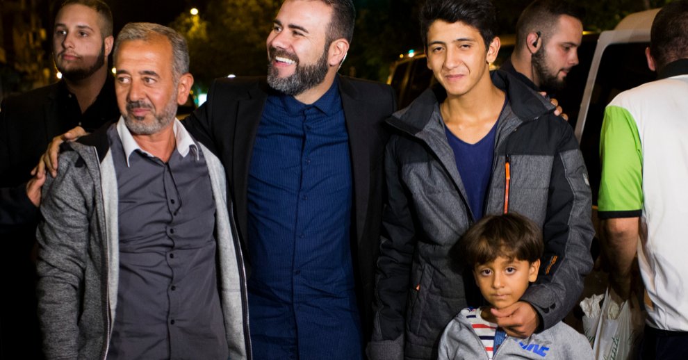 A gáncsoltnak hitt szír foci edzőnek nem jár családegyesítés, de repülőjegy igen!