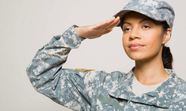 Az amerikai védelmi miniszter javítani akarja a hadsereg női katonáinak életkörülményeit