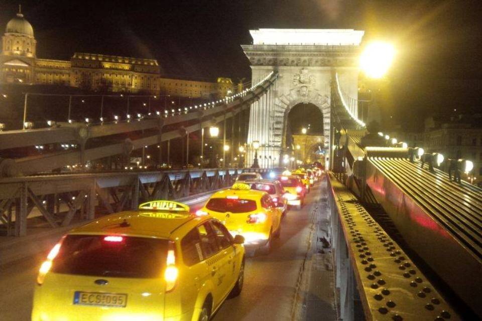 Tarlós: a jogszabályokat betartó taxisok számíthatnak a főváros támogatására