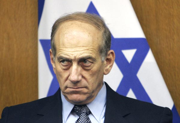 Még egy hónap börtönbüntetést mértek Olmertre az igazságszolgáltatás akadályozásáért