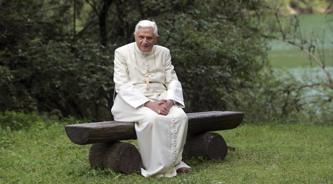 2007 IN REVIEW: POPE POSES IN LANDSCAPE OF NORTHERN ITALY