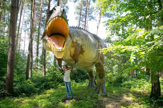Nyár elejétől életnagyságú dinoszauruszmodellek lesznek láthatók Veszprémben