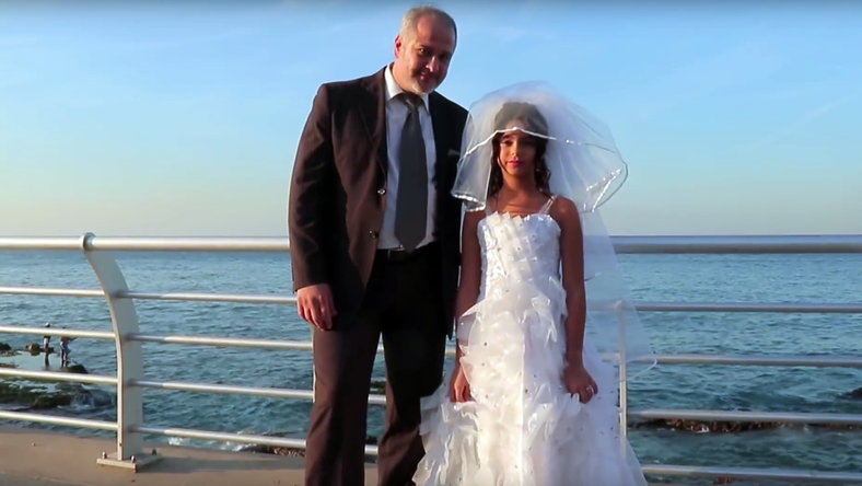 Gyermekmenyasszony látványa sokkolta a járókelőket Libanonban – videó