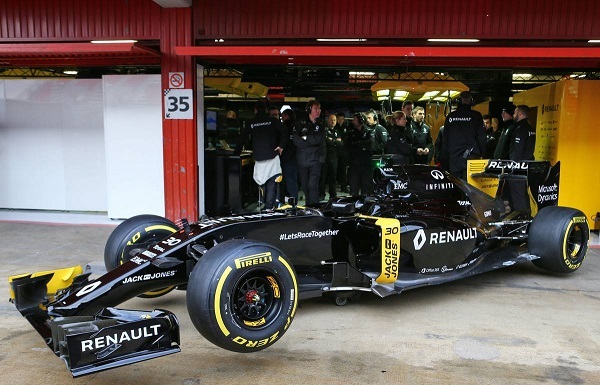 Bemutatták a Mercedes, Haas, Renault, McLaren-Honda és a Force India új autóját