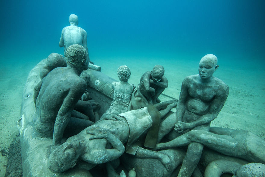 breathtaking-underwater-museum-turns-ocean-floor-into-art-gallery-and-doubles-as-artificial-ree-4__880