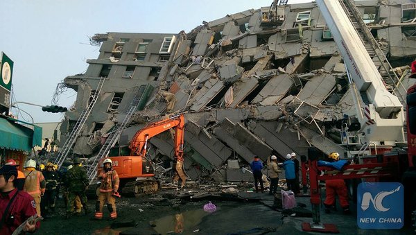 Halálos áldozatai is vannak a tajvani földrengésnek