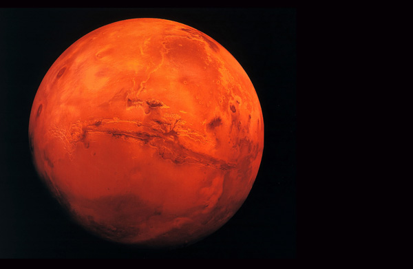 A NASA fotón egy marsi ősi szobrot fedeztek fel – videó