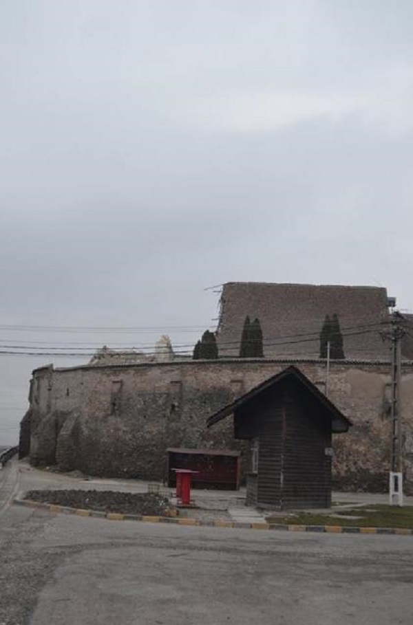 Leomlott az erdélyi Szászveresmart középkori műemléktemplomának tornya