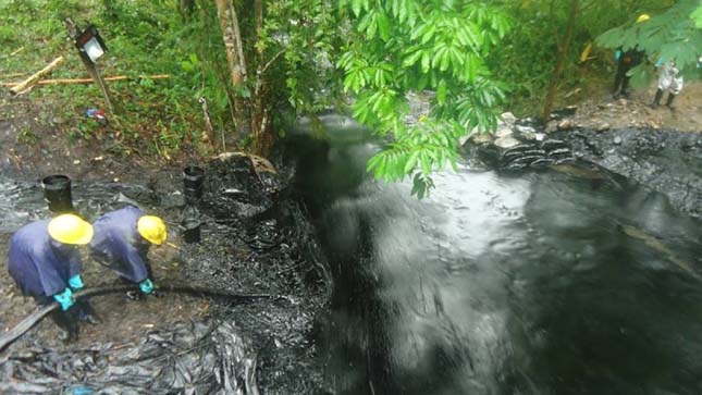 Peru amazóniai vidéke fuldoklik az olajban - videók