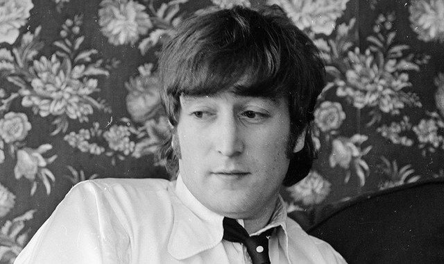 Elárverezik John Lennon eddig ismert legkorábbi levelét