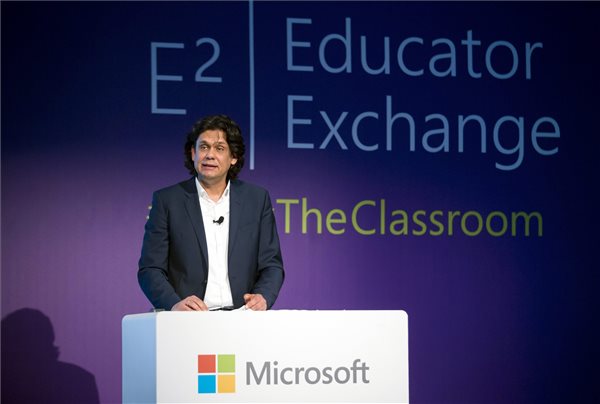 Deutsch Tamás előadása a Microsoft oktatói fórumán