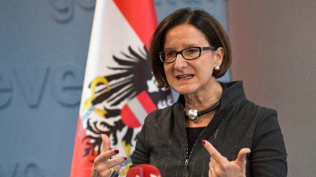 Osztrák belügyminiszter: Ausztria újabb 12 ponton vezethet be határellenőrzést