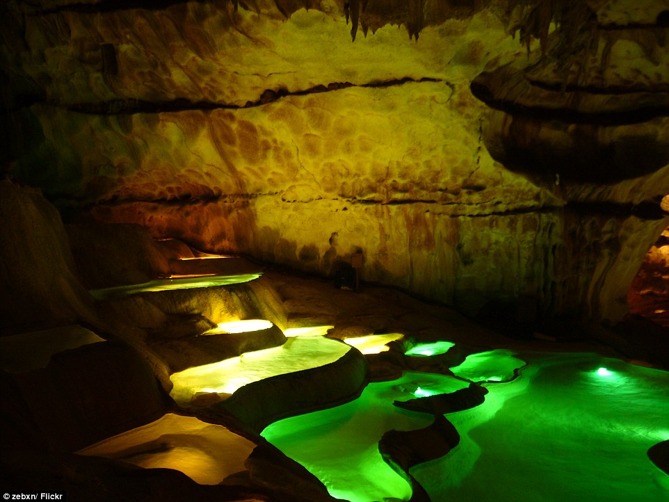 Saint Reméze kincse - utazás Franciaország híres tündér barlang medencéihez