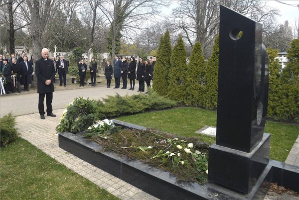 Megkoszorúzták Bartók Béla síremlékét Budapesten