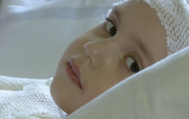 Már mosolyogni is tud a súlyosan összeégett nyírlugosi kislány – videó