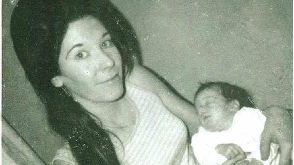 42 év után élve találtak rá a halottnak hitt anyára - videó