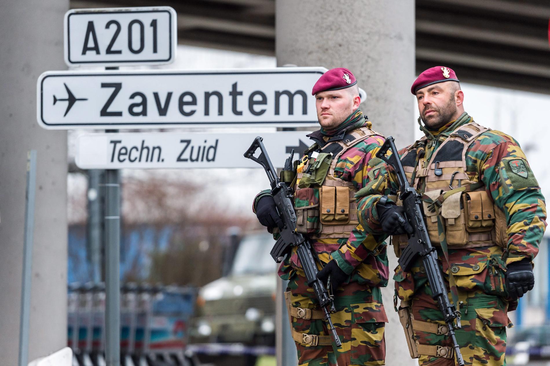 A brüsszeli repülőtéren minimum 50 dzsihadista dolgozhat
