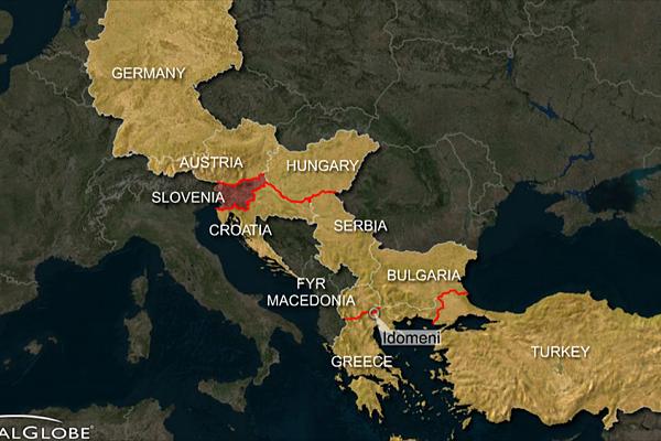 Lezárták a balkáni útvonalat – semmi baj turistacsoportokkal utaztatnak az embercsempészek