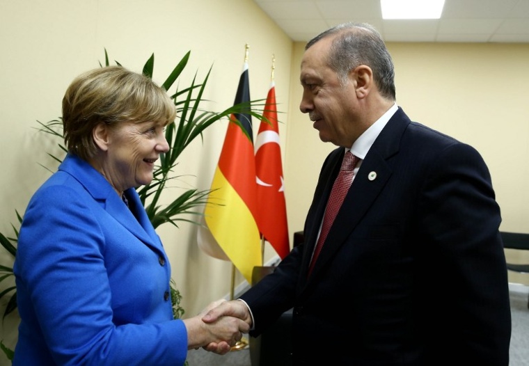 Merkel behódolt Recep Tayyip Erdoğannak!