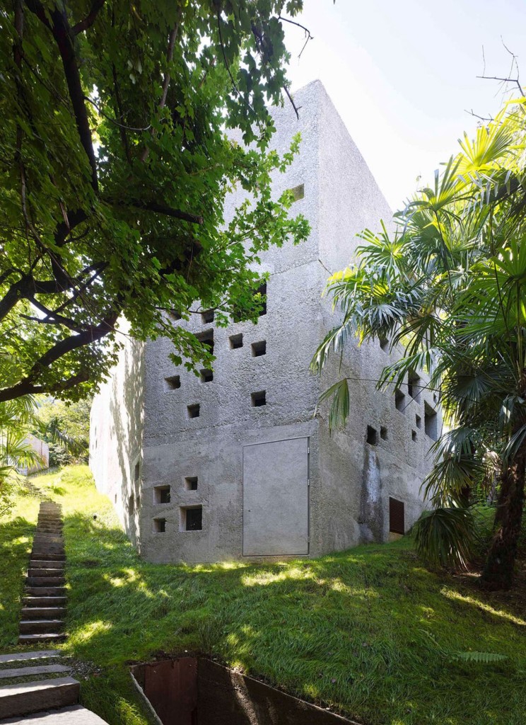 Concrete-House-in-Caviano-small-openings