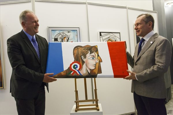 Magyar-francia festmény készült a párizsi merénylet áldozatainak emlékére