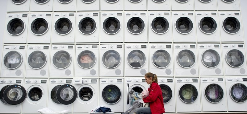 Állami támogatásból vett mosógépet a „rászoruló” fideszes képviselő