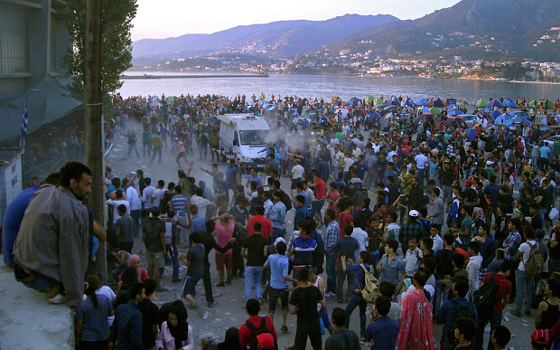 Ferenc pápa szolidaritását akarja kifejezni a menekülteknek Leszbosz szigetén