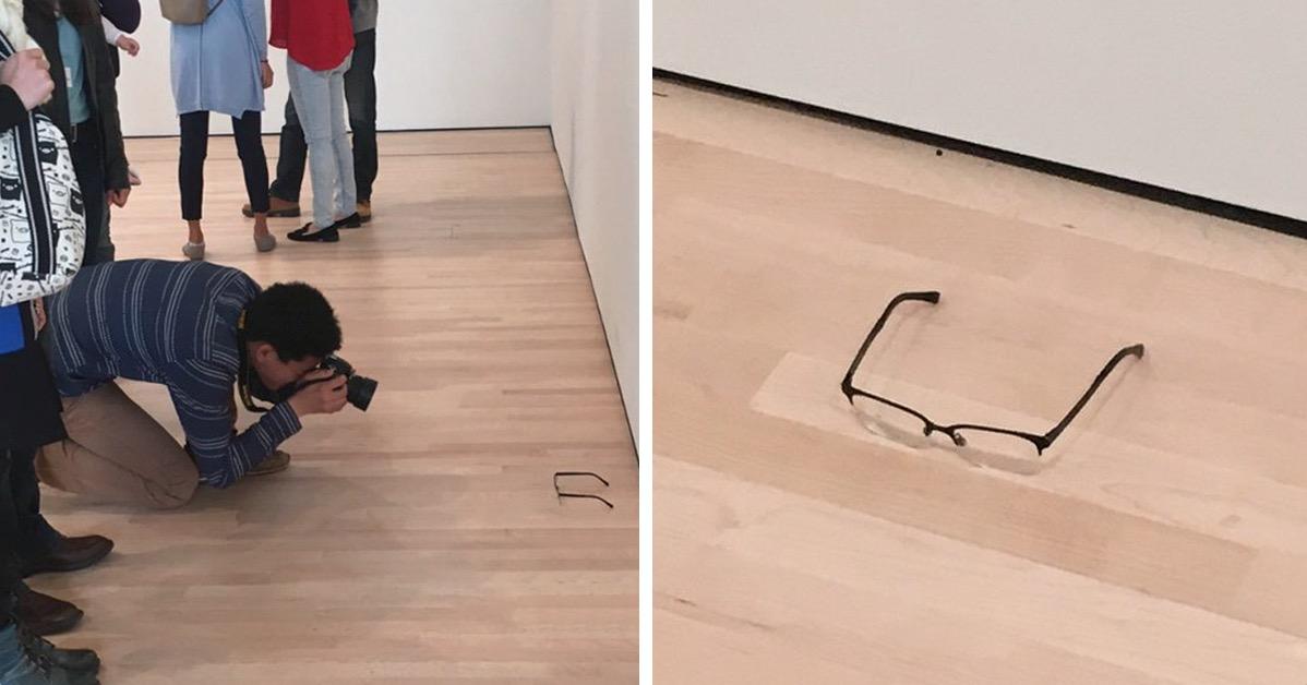 A padlón hagyott szemüveget műalkotásnak vélték a látogatók