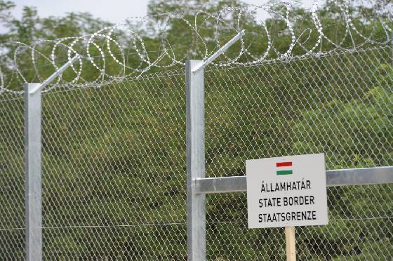 Ausztria Magyarországra figyel a menekültáradat útvonalának alakulása miatt
