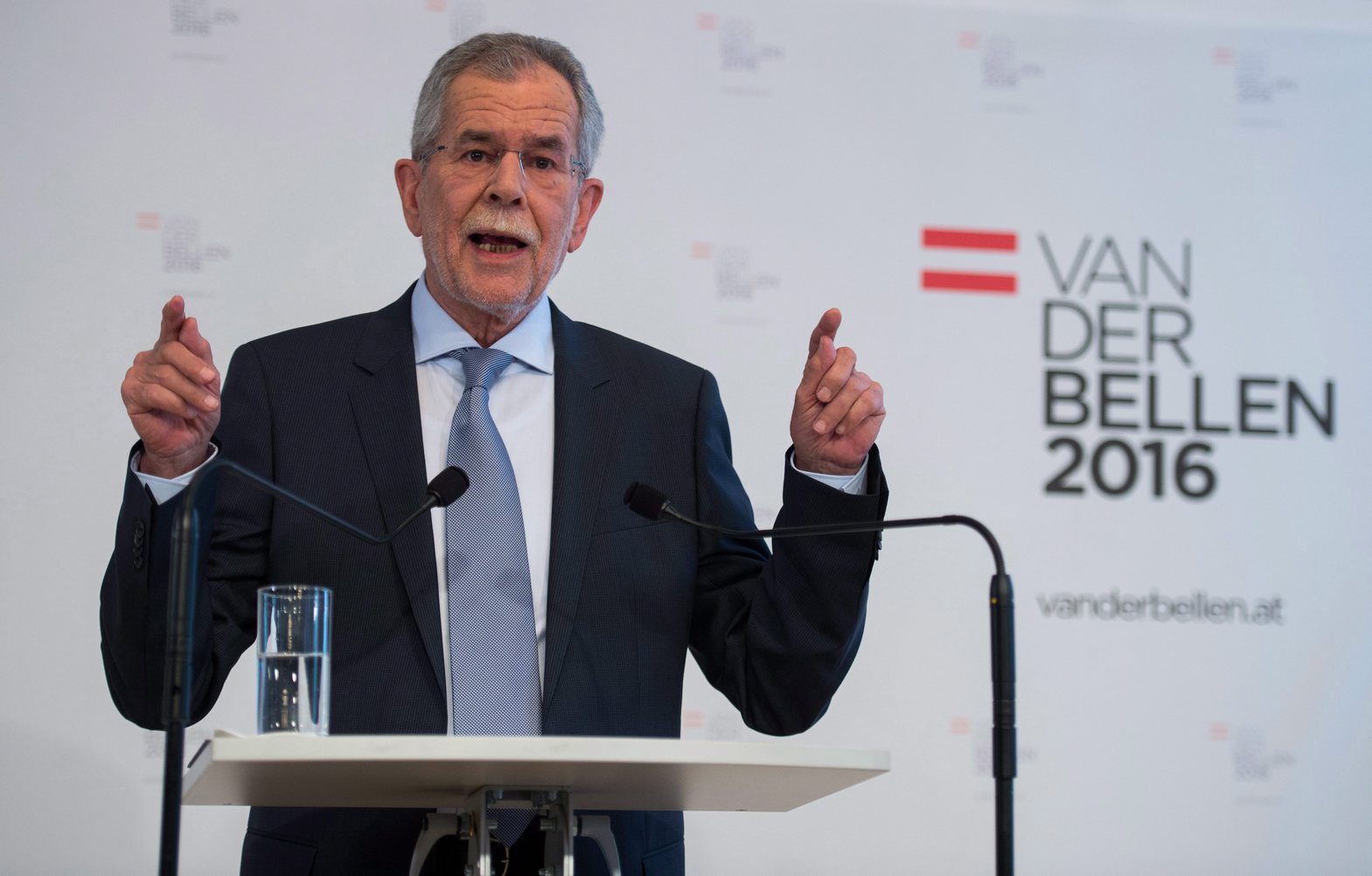Cseh kormányfő: Van der Bellen győzelme felhívás a nyíltságra és türelemre