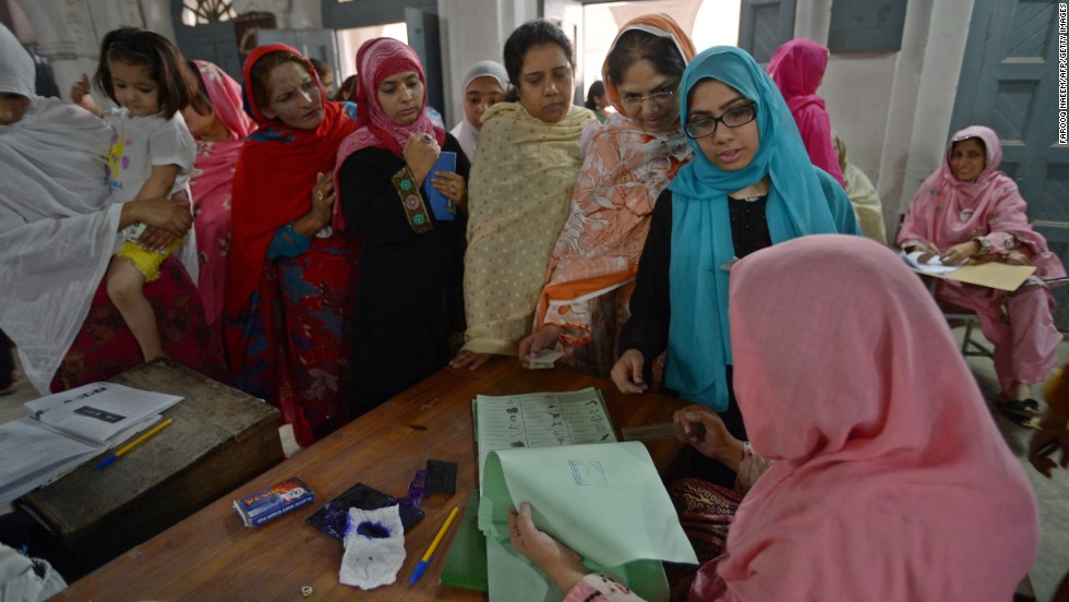 130511102212-pakistan-women-vote-horizontal-large-gallery
