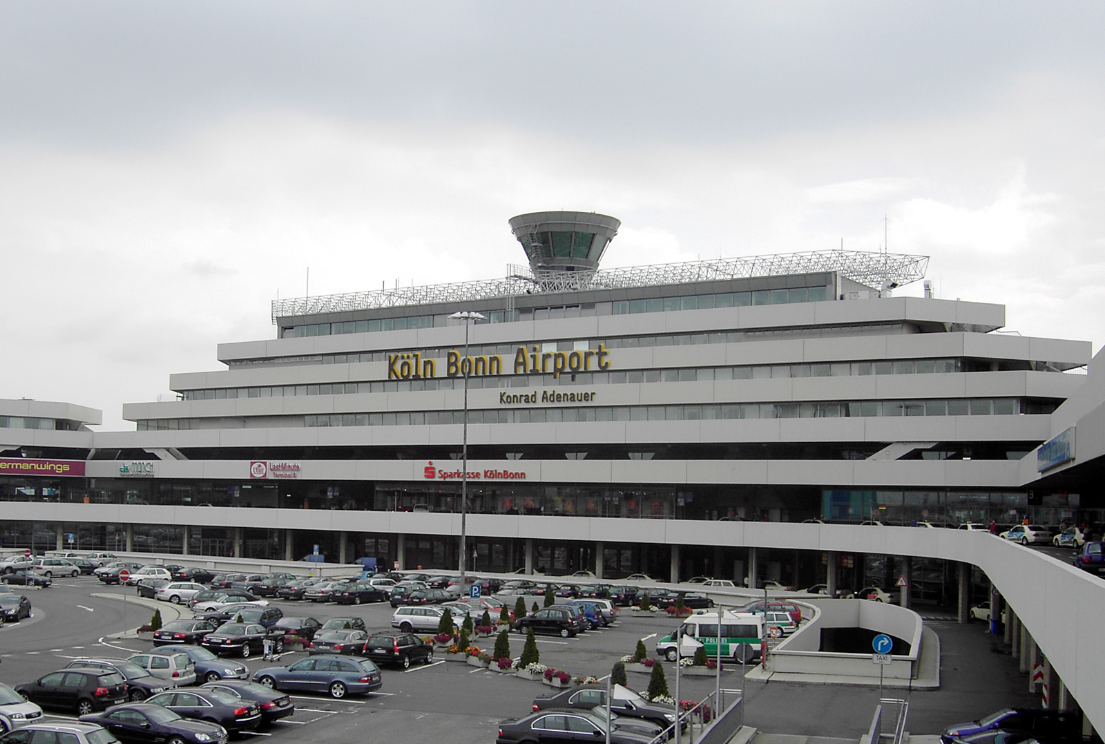 Biztonsági okokból leállították a forgalmat a Köln-Bonn repülőtéren (2.rész)