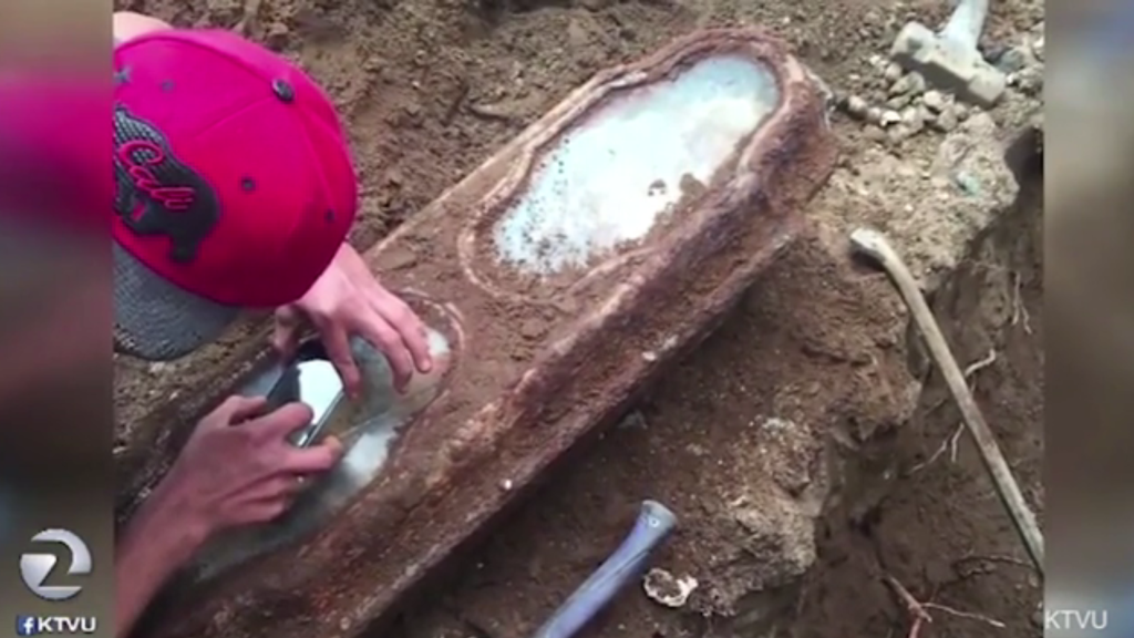 145 éve eltemetett ismeretlen kislányt találtak egy üvegkoporsóban – videó