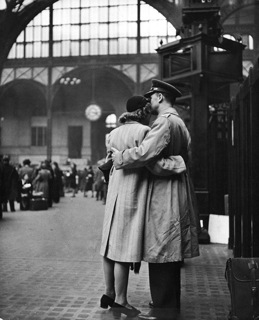 old-photos-vintage-war-couples-love-romance-3-5731f4a26904b__880