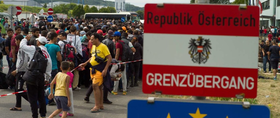 Készíti Ausztria a tervet, miként kellene Magyarországra visszatoloncolni a migránsokat!