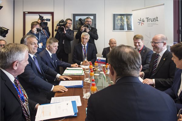 Megkezdődött az uniós állam- és kormányfők csúcstalálkozója Brüsszelben