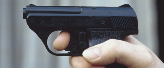 (GERMANY OUT) Automatische Gaspistole zur Selbstverteidigung. Pistole; Verbrechensbek?mpfung; Verbrechensvorbeugung; Waffe Undatiertes Foto. (Photo by Erwin Falk/ullstein bild via Getty Images)