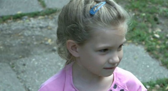 Drogos tűbe nyúlt bele egy 5 éves kislány egy budapesti parkban – videó