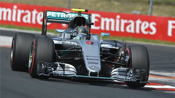 Hamilton nyert, rekordot döntött, és vezet az összetettben (3. rész)