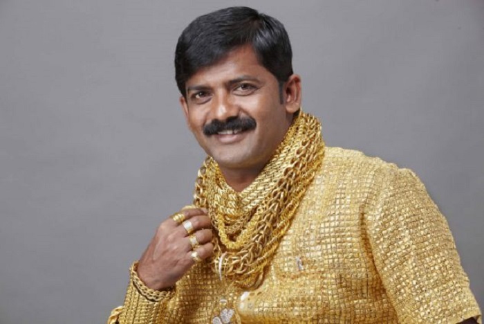 Halálra verték az aranyinget viselő indiai milliomost 18+