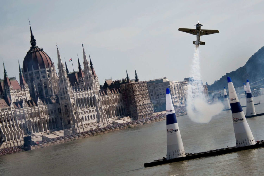 hannes-arch-competes-in-red-bull-air-race-budapest-2008