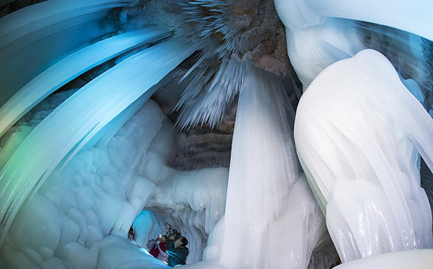 Kína jeges oldala - látogatás a 3 millió éves jégbarlangba