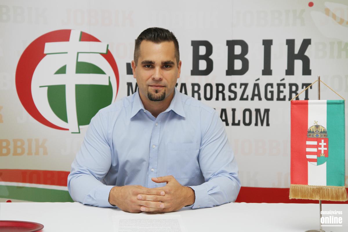 A Jobbik dunaújvárosi elnöke váltja Novák Elődöt a parlamentben